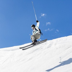 爱游戏电脑版官网-未来球场设计：智能化和环保成为新趋势，球场改造