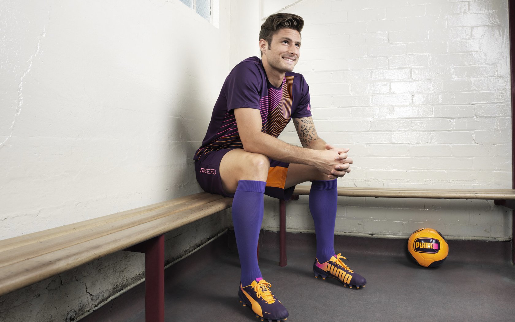 “法甲豪门鏖战：场面精彩，积分榜竞争激烈”，德甲豪门