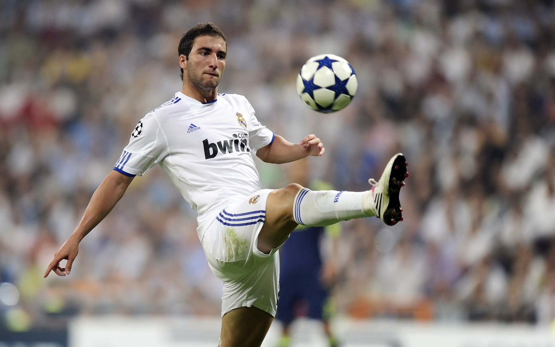 “英超大战一触即发，胜局之变引发广泛关注”，英超比赛集锦